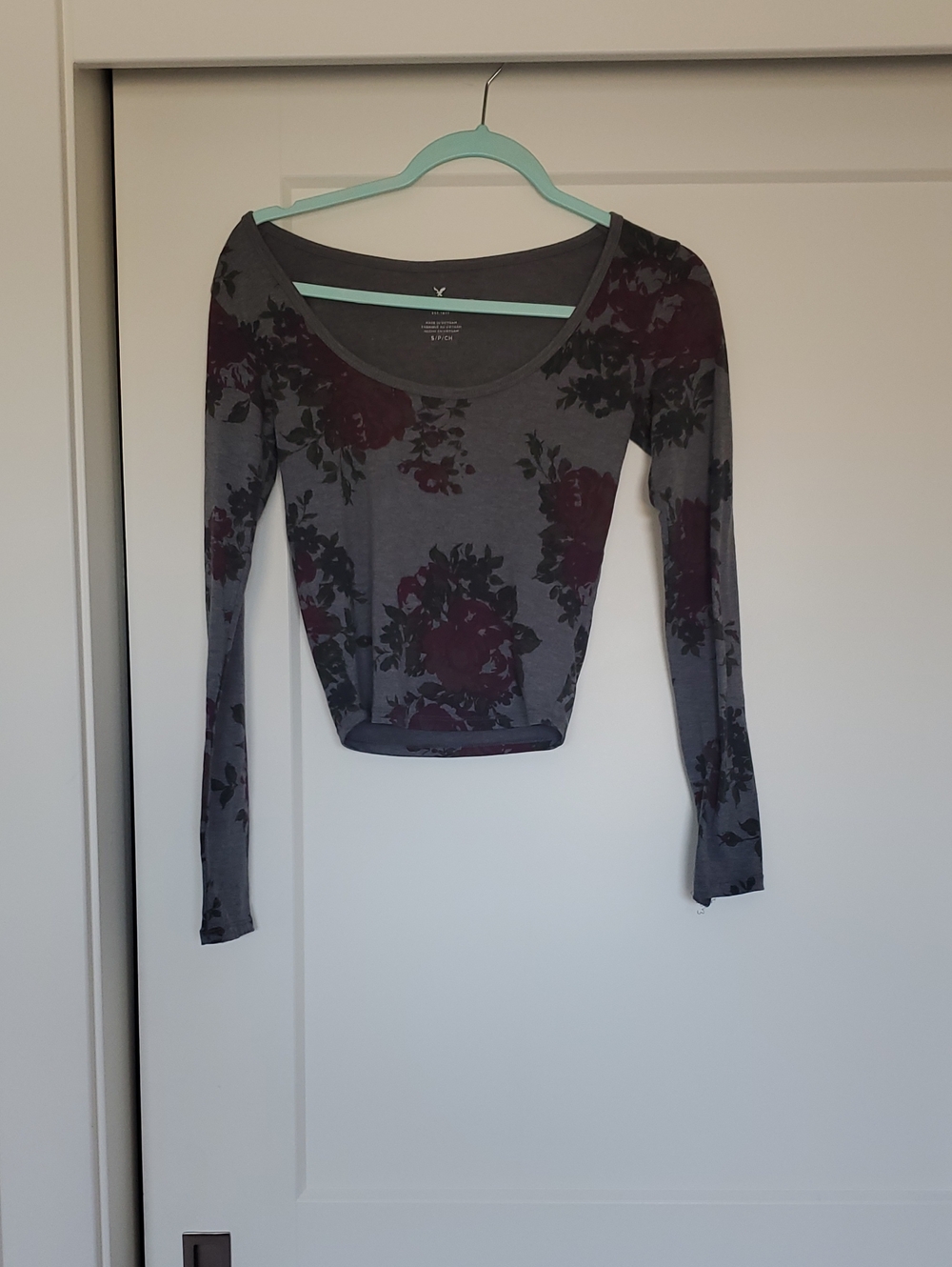 American Eagle Outfitters Gray Floral Scoop Neck Long Sleeve Top